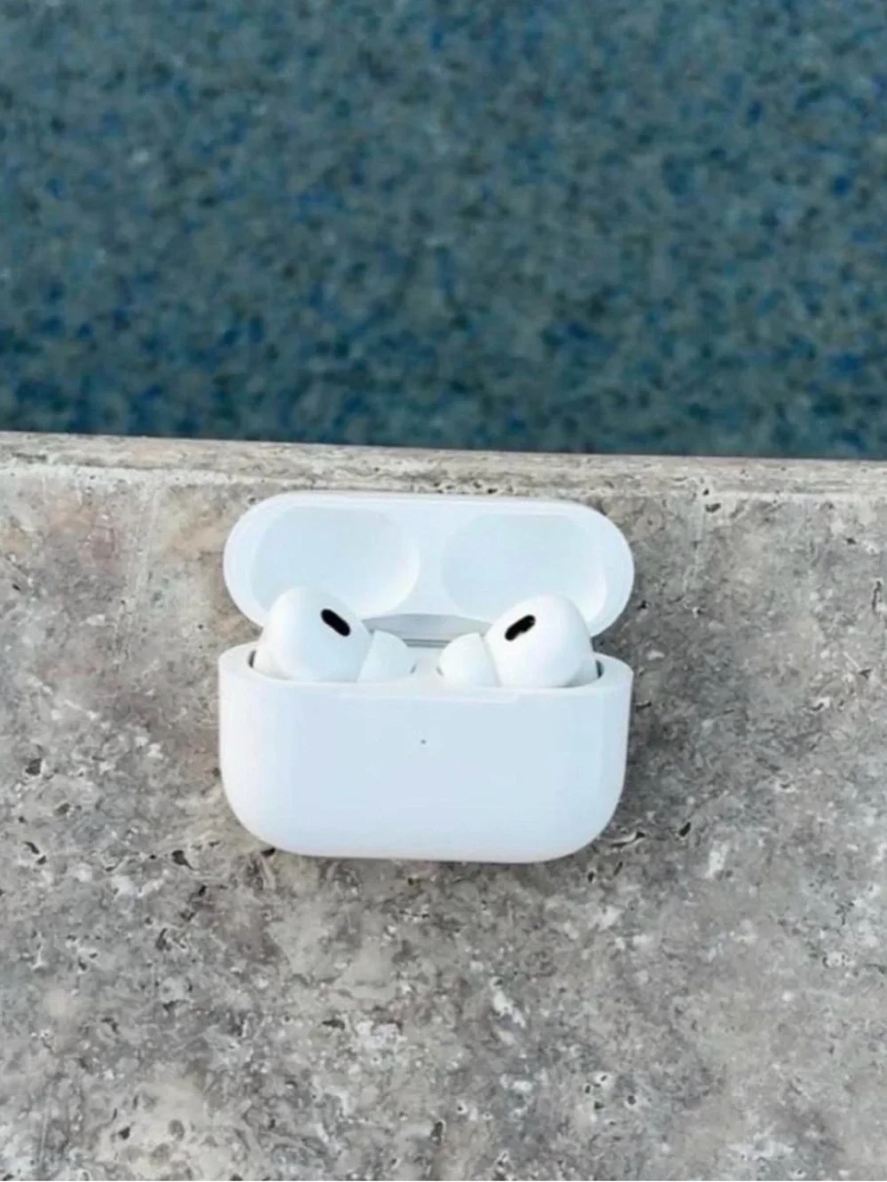 Apple White Earbud Headphones